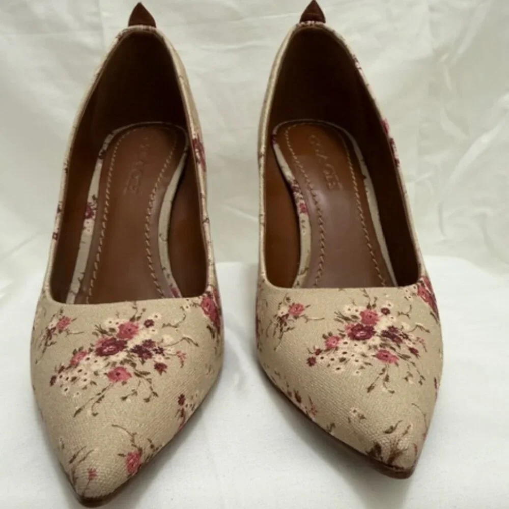 Coach Pump Shoes. Size 9B. Floral print in shades of pink and burgundy - Picture 2 of 14